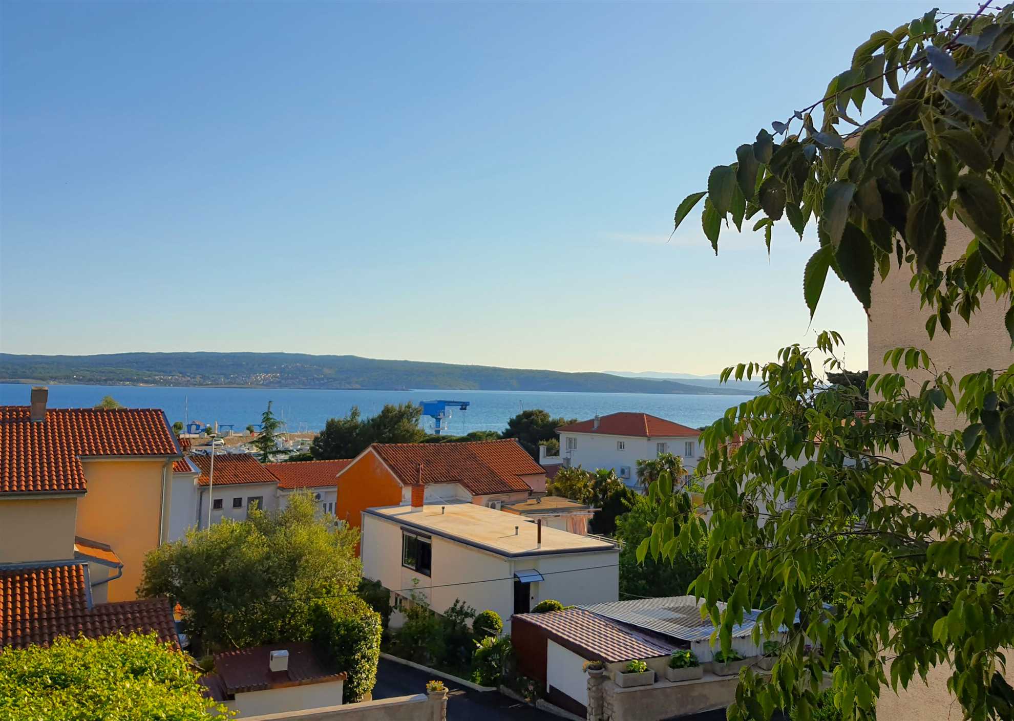 Sea view+parking, 100m to beach