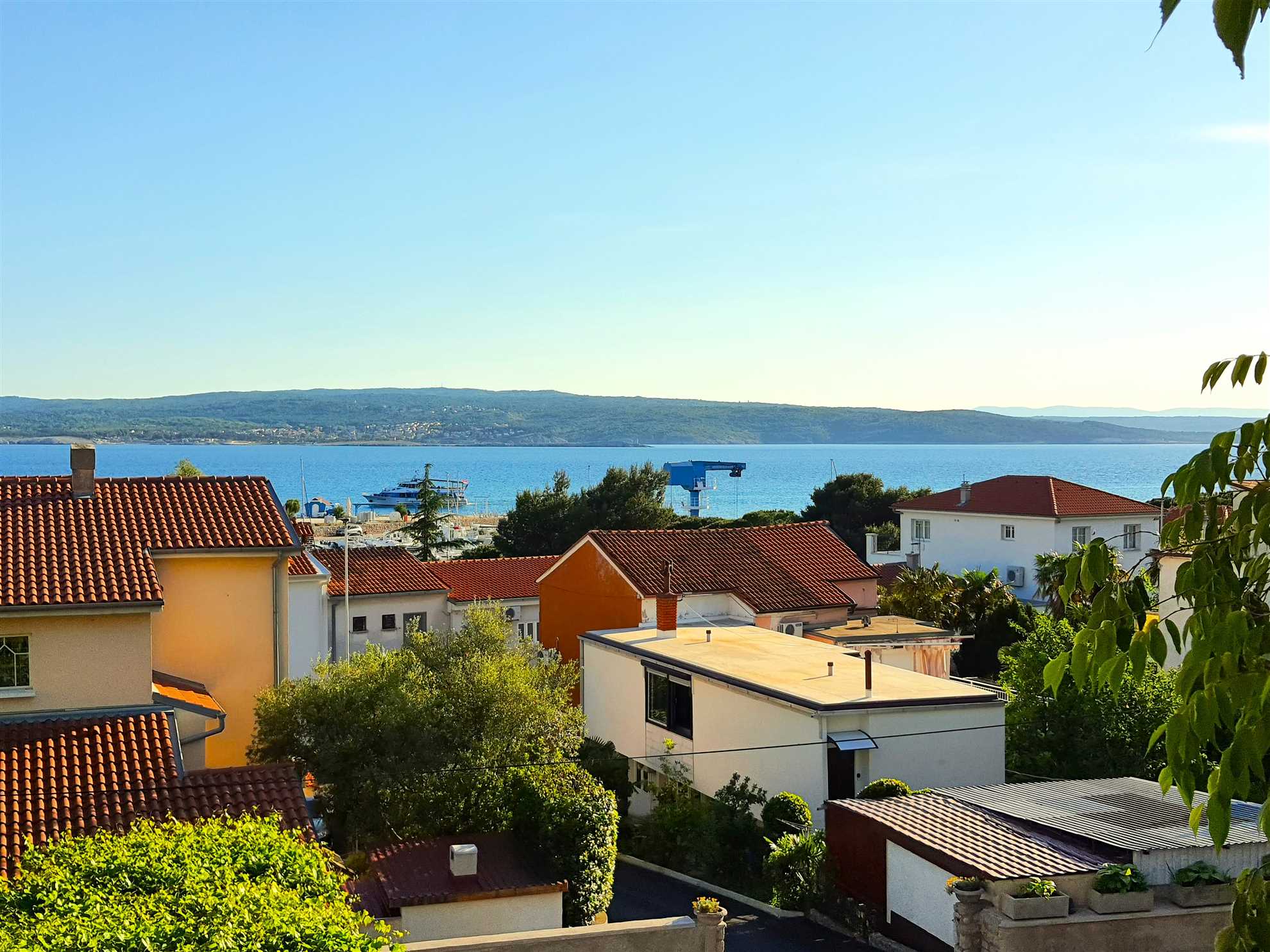 Sea view+parking, 100m to beach