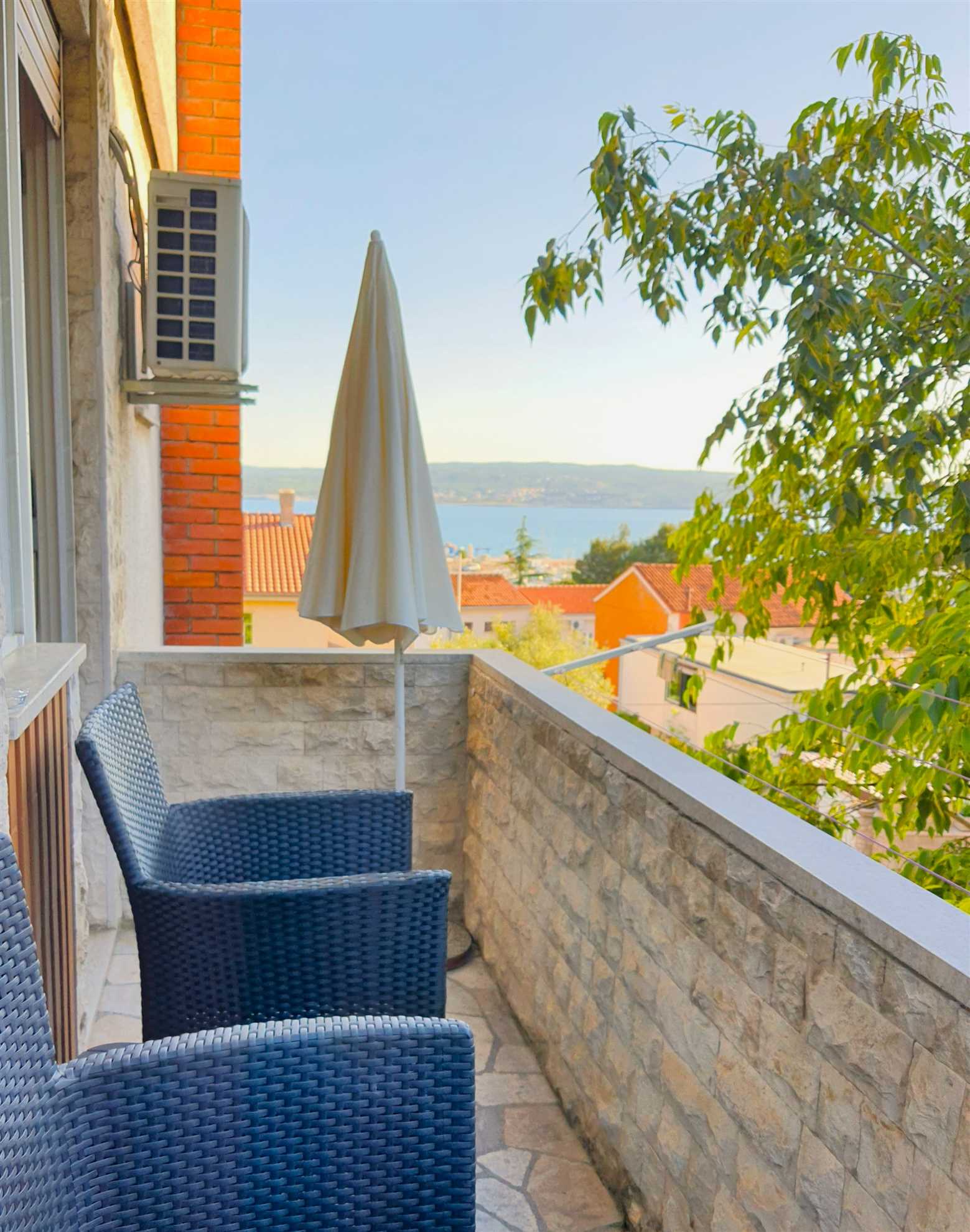 Sea view+parking, 100m to beach