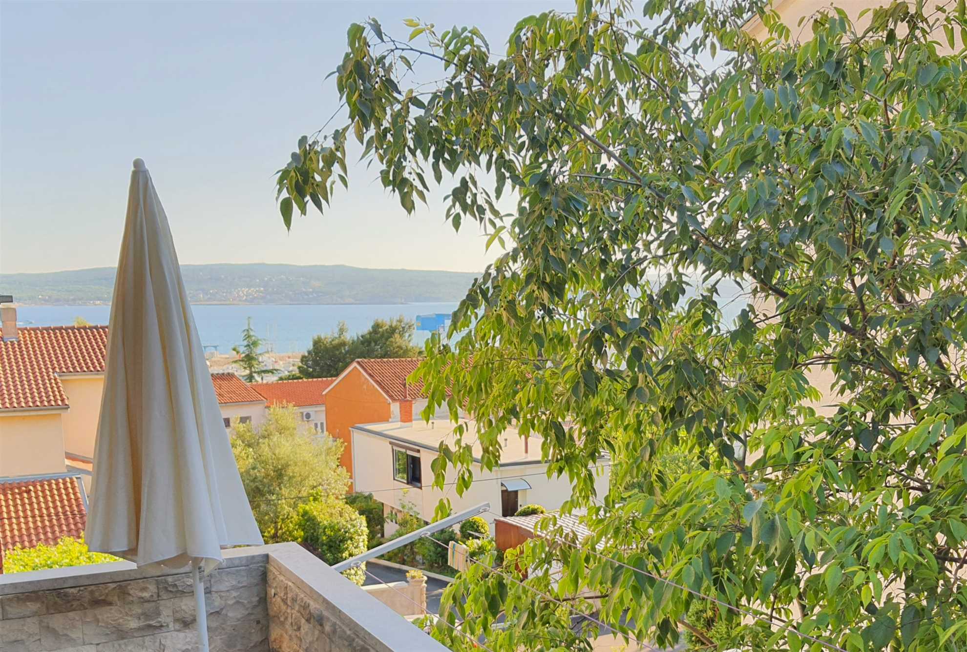 Sea view+parking, 100m to beach