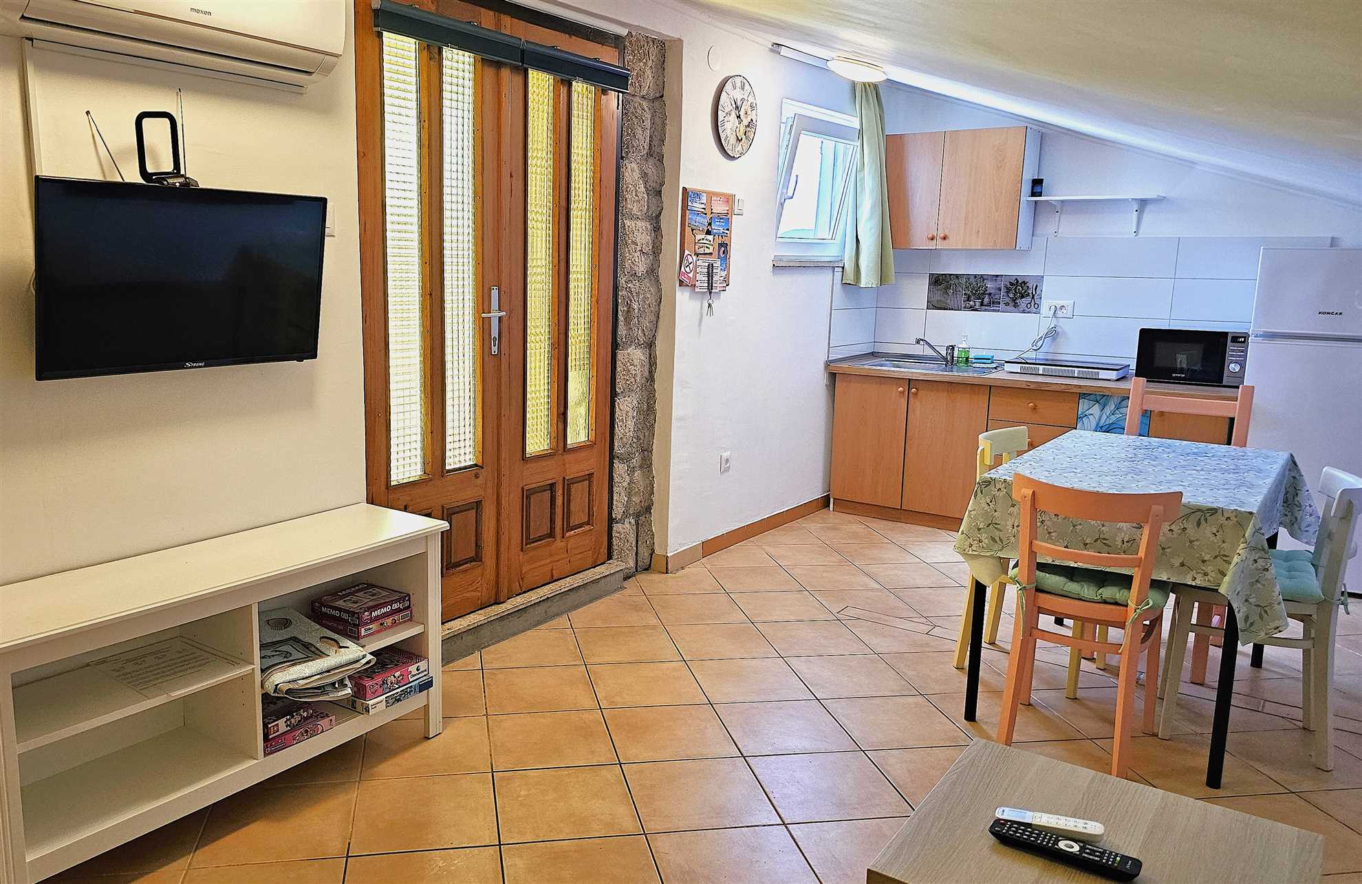 Sea view+parking, 100m to beach