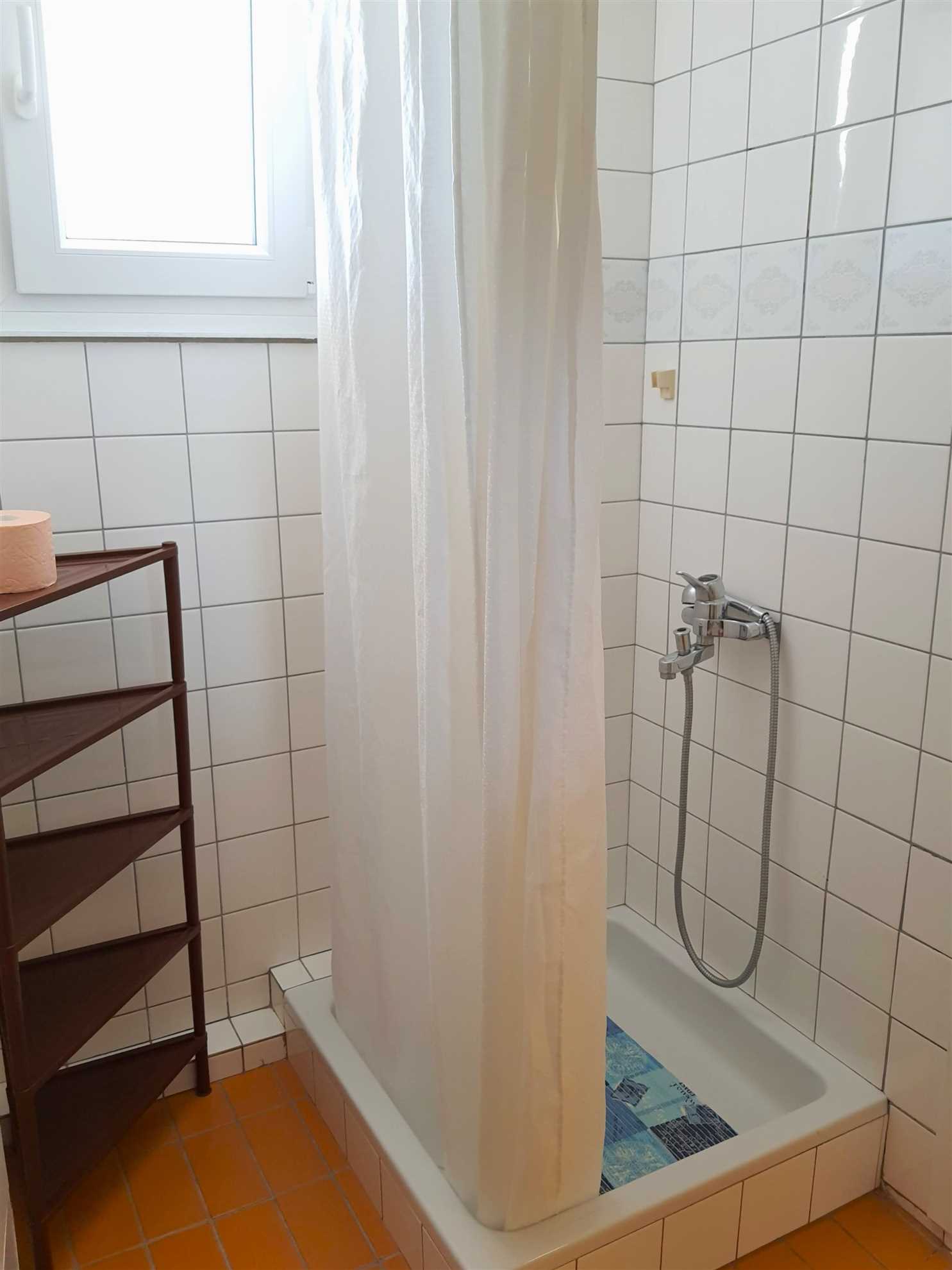 Sea view+parking, 100m to beach