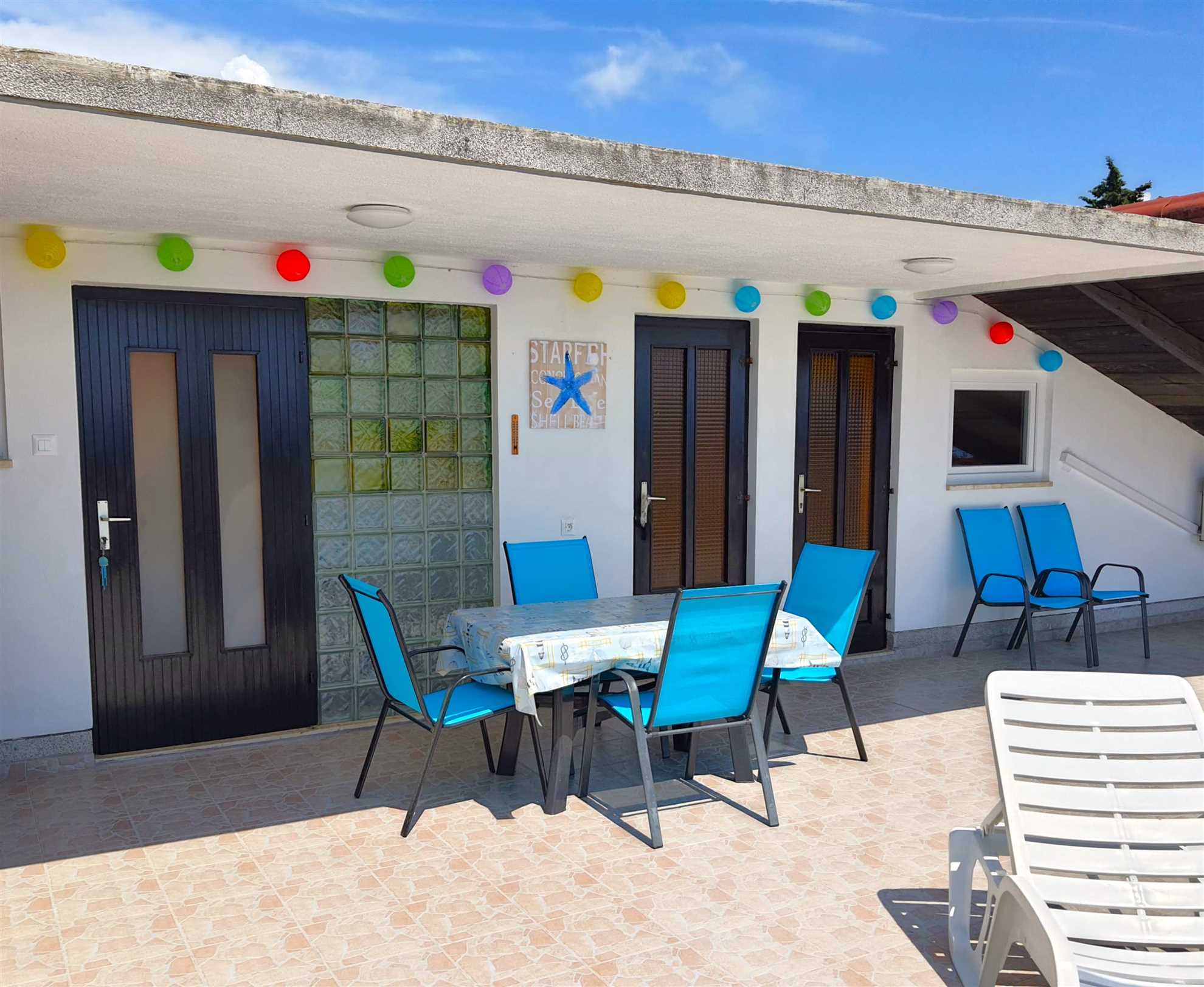 Sea view+parking, 100m to beach