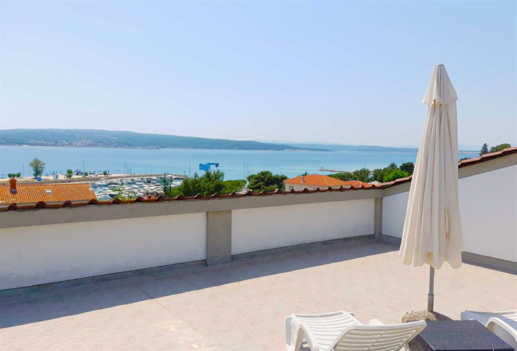 Sea view+parking, 100m to beach