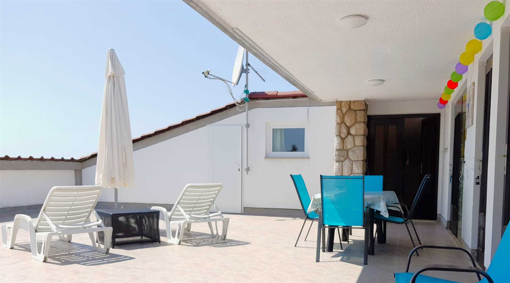 Sea view+parking, 100m to beach