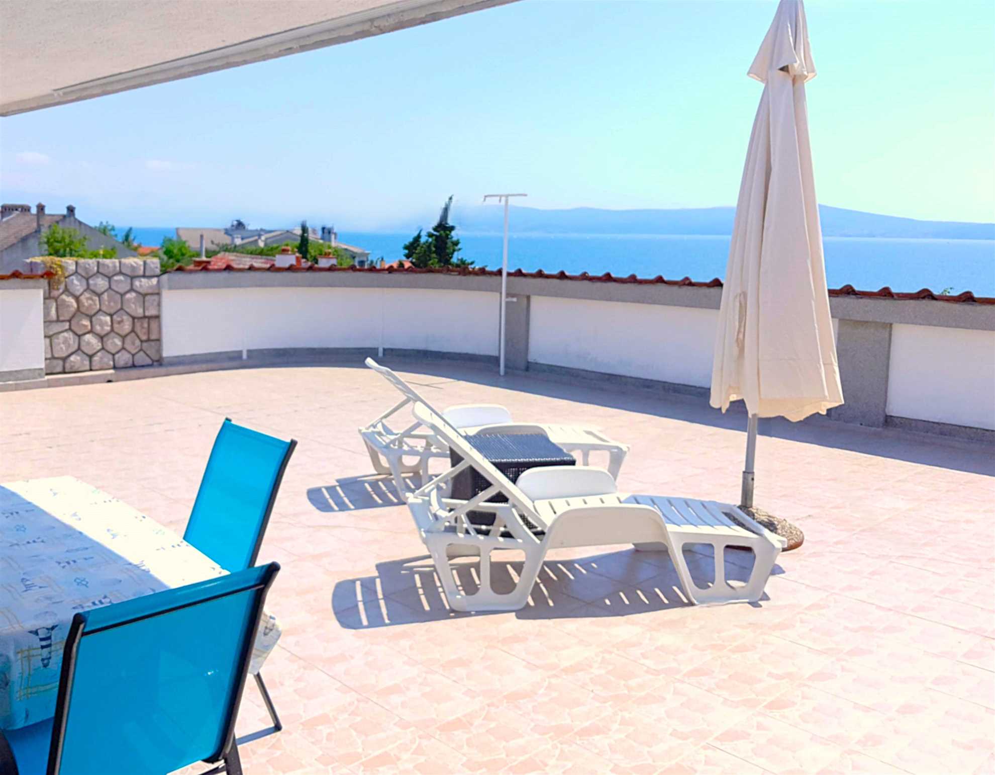 Sea view+parking, 100m to beach
