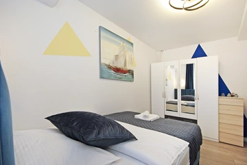 Split Apartment for 5 Guests with Jacuzzi Bathtub