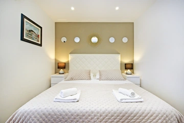 Split Apartment for 5 Guests with Jacuzzi Bathtub