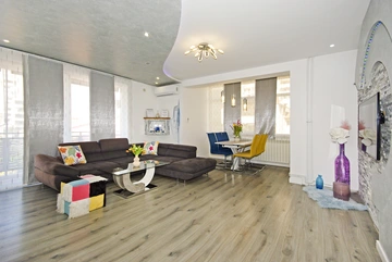 Split Apartment for 5 Guests with Jacuzzi Bathtub