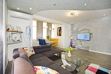 Split Apartment for 5 Guests with Jacuzzi Bathtub