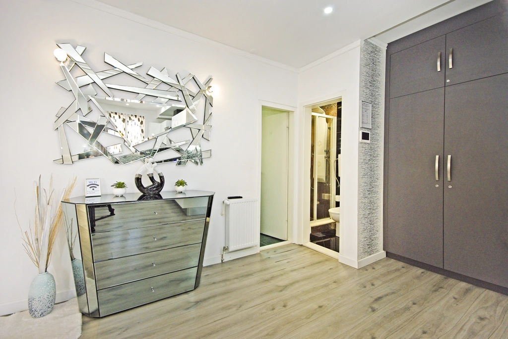 Split Apartment for 5 Guests with Jacuzzi Bathtub
