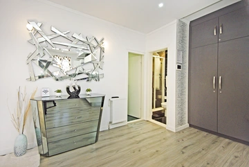 Split Apartment for 5 Guests with Jacuzzi Bathtub