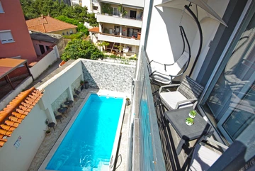 Split Apartment for 5 Guests with Jacuzzi Bathtub