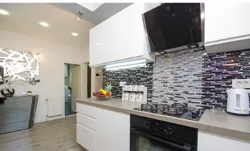 Split Apartment for 5 Guests with Jacuzzi Bathtub