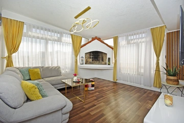 2-Bedroom Apartment in Split for Up to 5