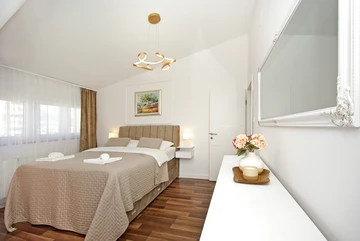 2-Bedroom Apartment in Split for Up to 5