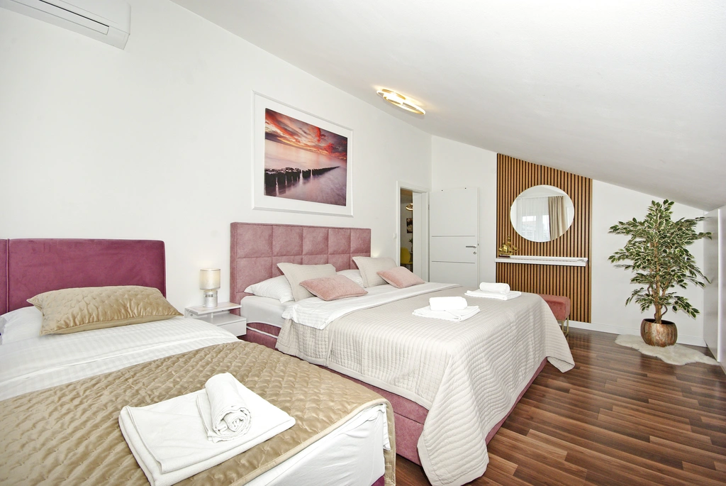 2-Bedroom Apartment in Split for Up to 5