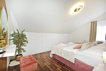 2-Bedroom Apartment in Split for Up to 5