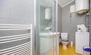 2-Bedroom Apartment in Split for Up to 5