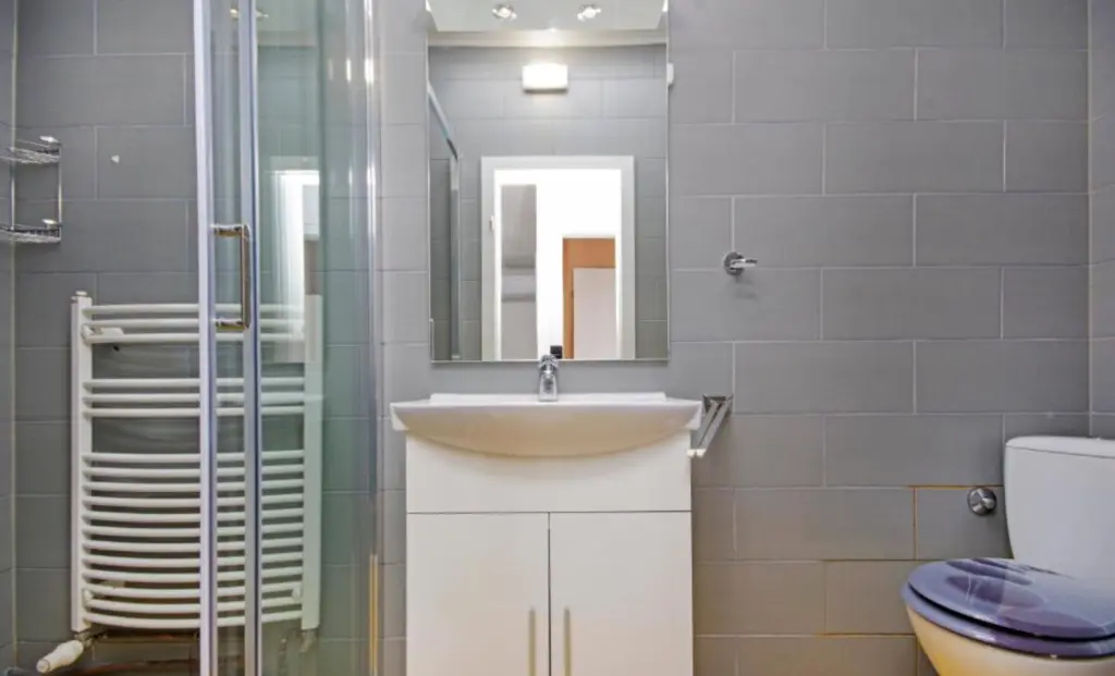 2-Bedroom Apartment in Split for Up to 5