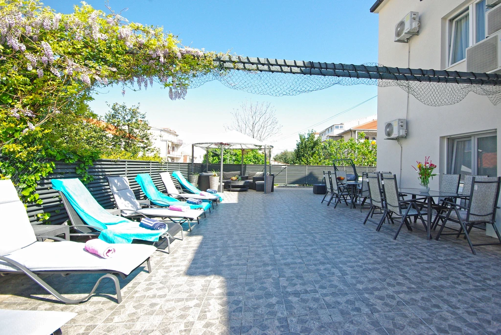 2-Bedroom Apartment in Split for Up to 5