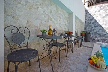 2-Bedroom Apartment in Split for Up to 5