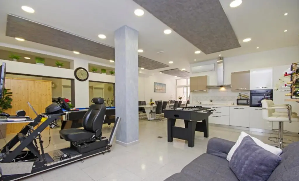 2-Bedroom Apartment in Split for Up to 5
