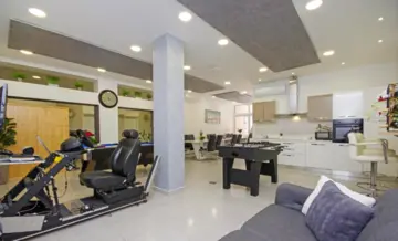 2-Bedroom Apartment in Split for Up to 5