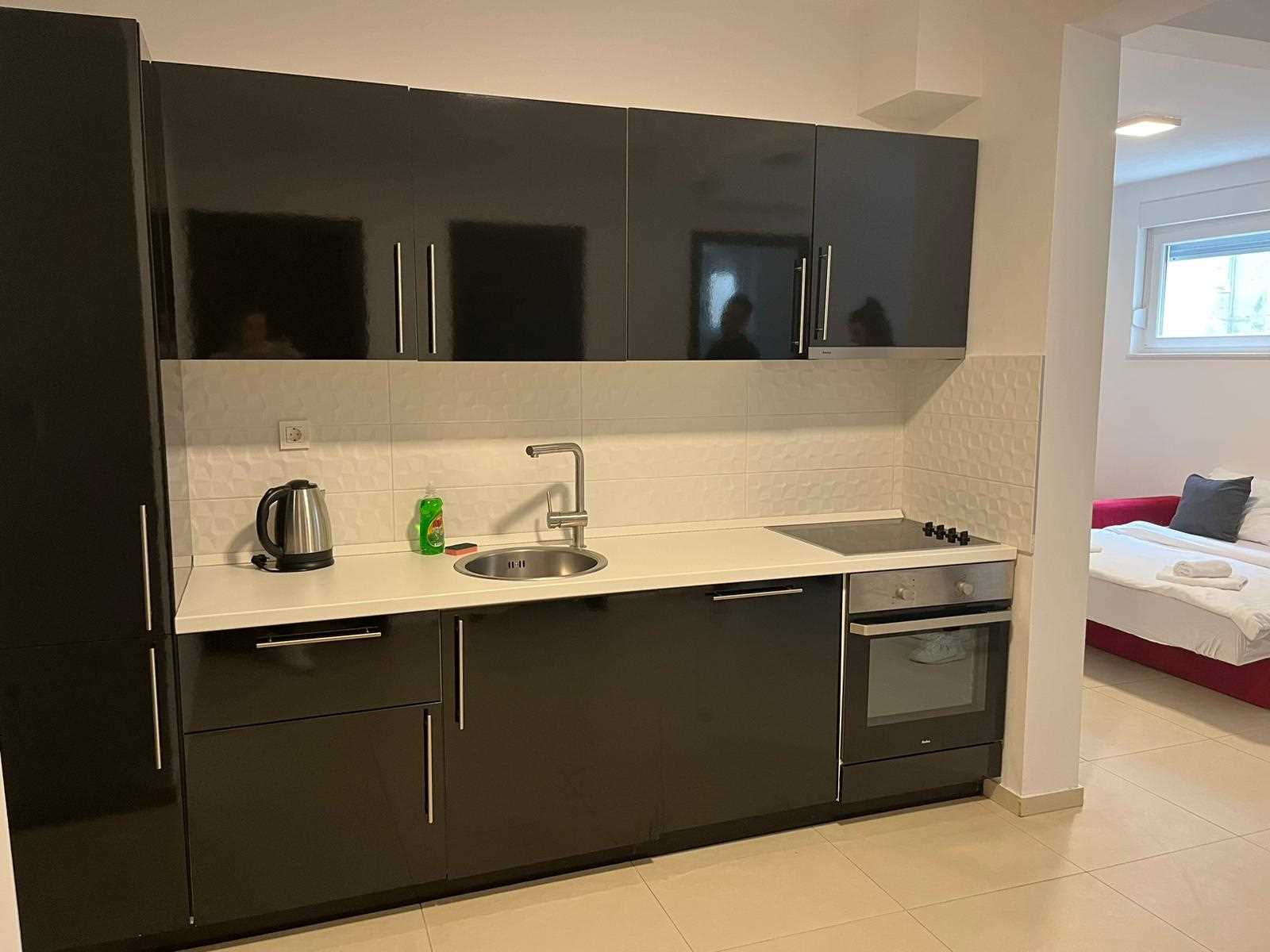 Economy Basement Apartment for 8