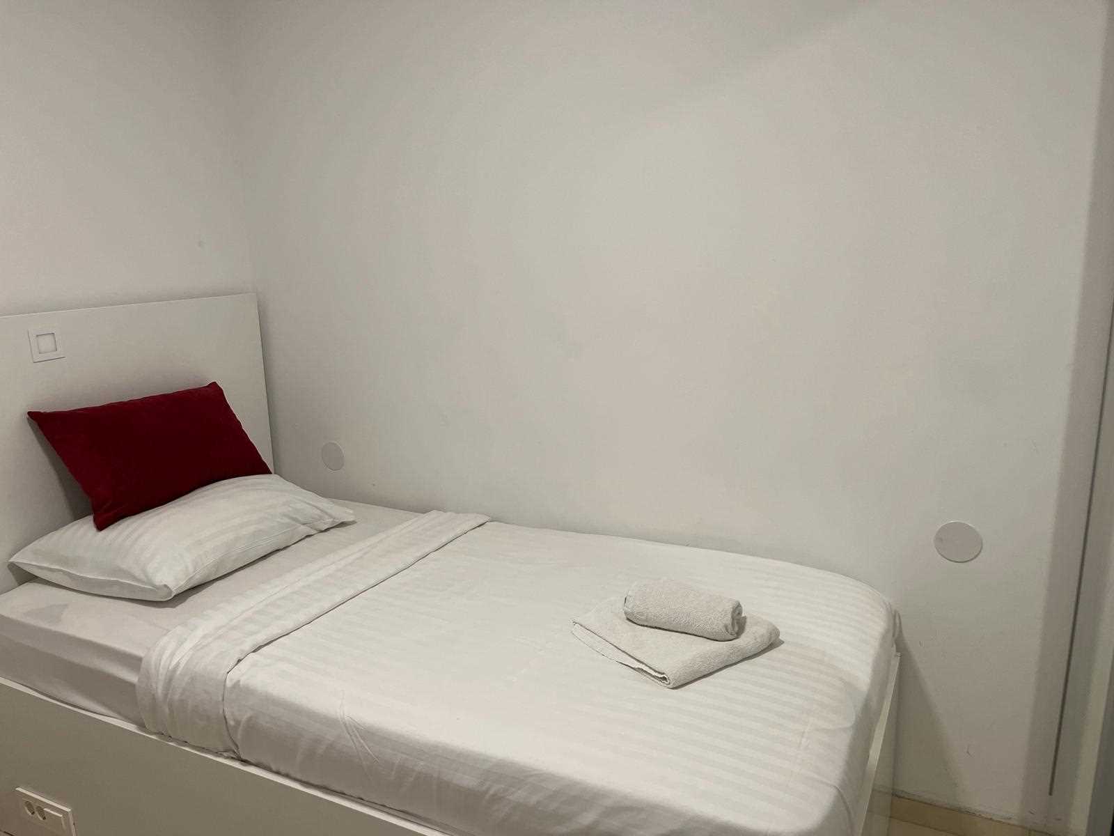 Economy Basement Apartment for 8