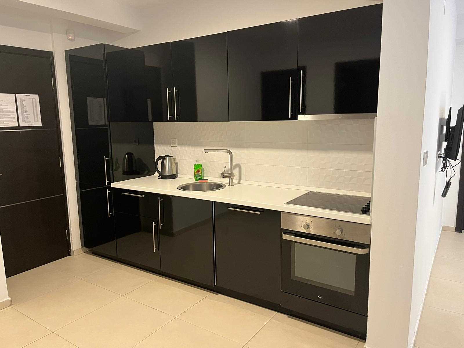 Economy Basement Apartment for 8