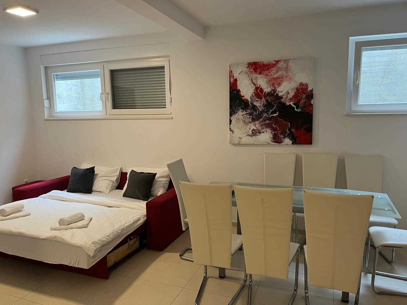 Economy Basement Apartment for 8