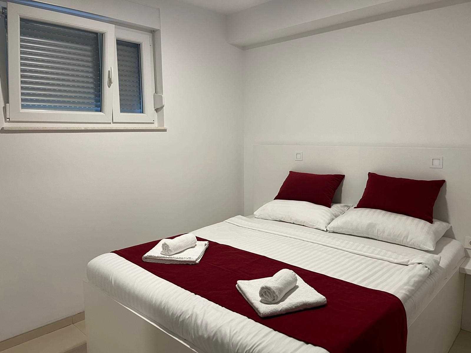 Economy Basement Apartment for 8