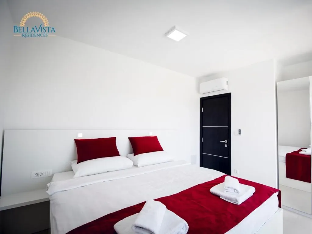 Novalja 3-Bedroom Apartment with Balcony