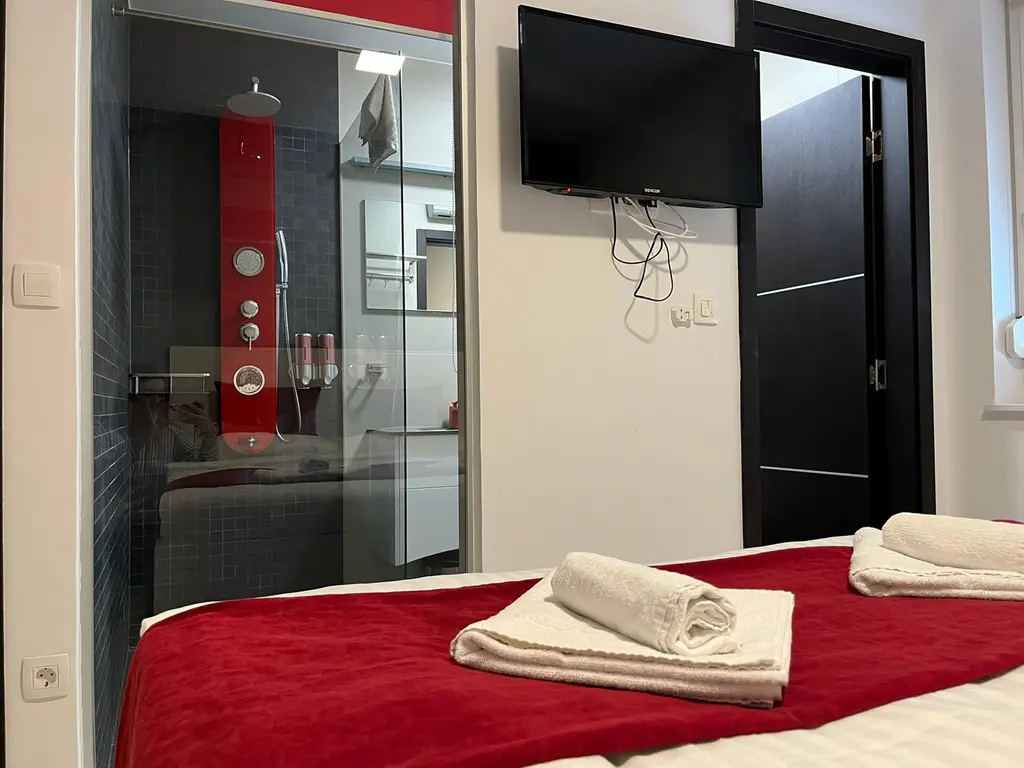 Two-Bedroom Apartment with Balcony in Novalja