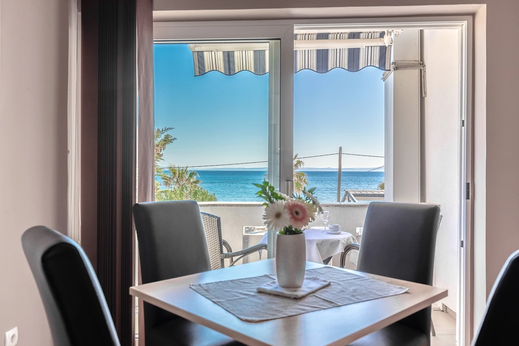 Paradiso, Nr. 1, Apartment mit Pool & Meerblick