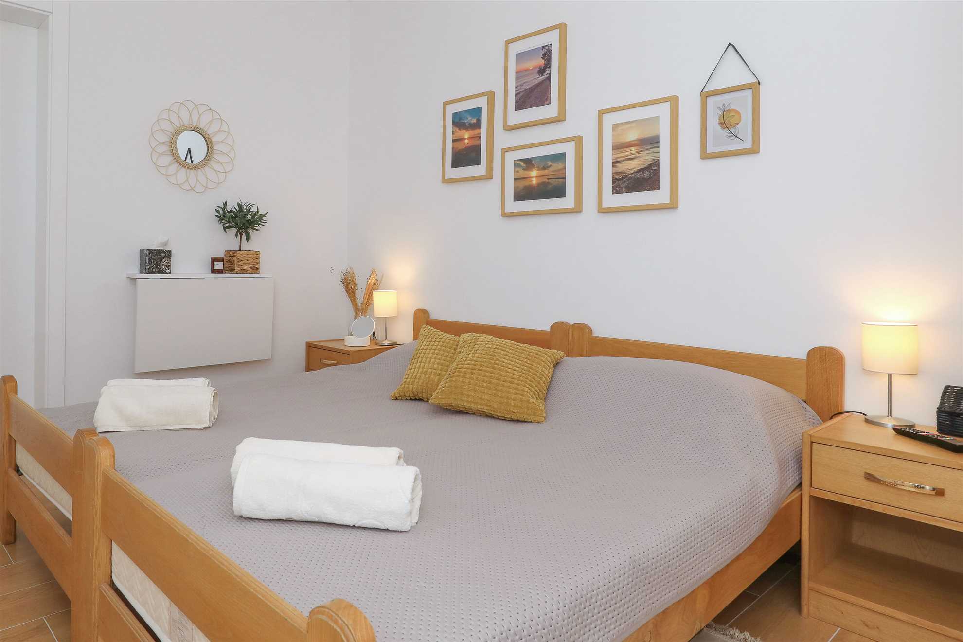 Hibis, No. 2, beautiful double room with bathroom just 150 m from the beach