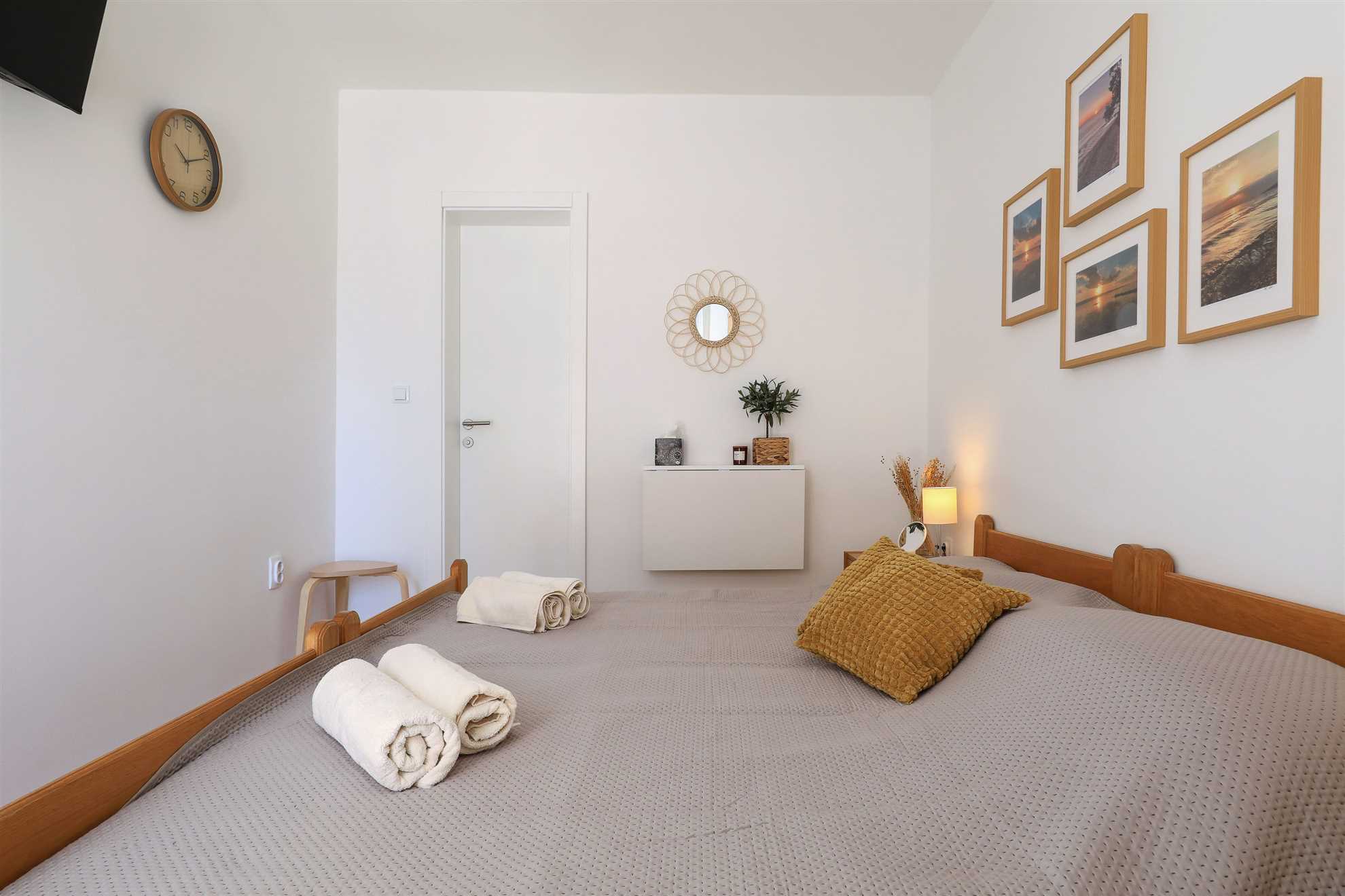 Hibis, No. 2, beautiful double room with bathroom just 150 m from the beach