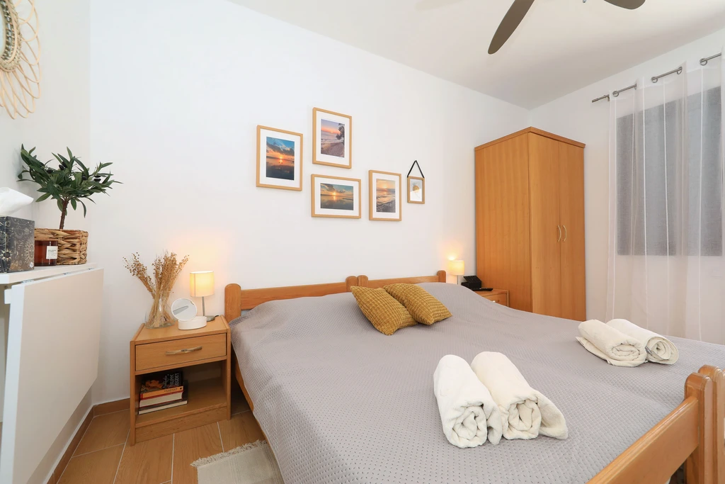 Hibis, No 2, Schönes Doppelzimmer mit Bad nur 150 m vom Strand
