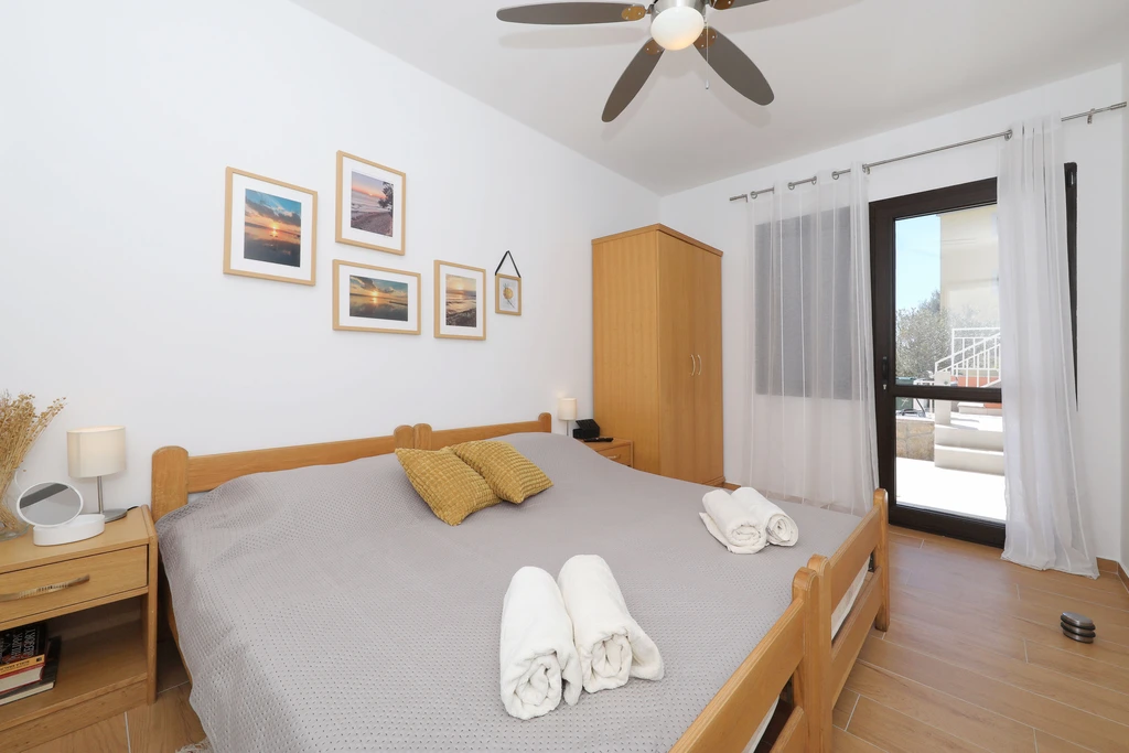 Hibis, No 2, Schönes Doppelzimmer mit Bad nur 150 m vom Strand