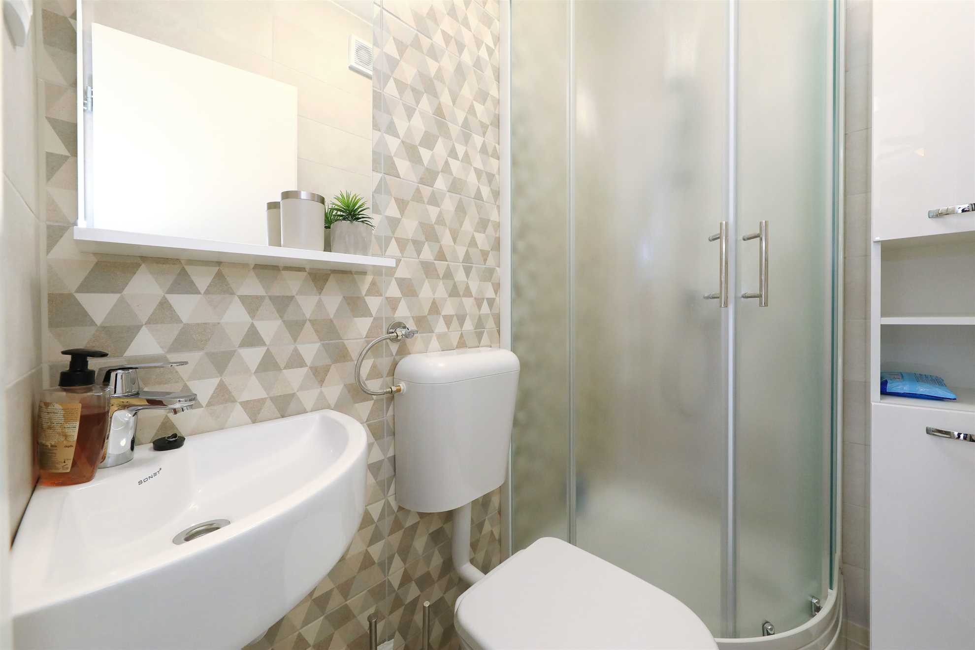 Hibis, No. 2, beautiful double room with bathroom just 150 m from the beach