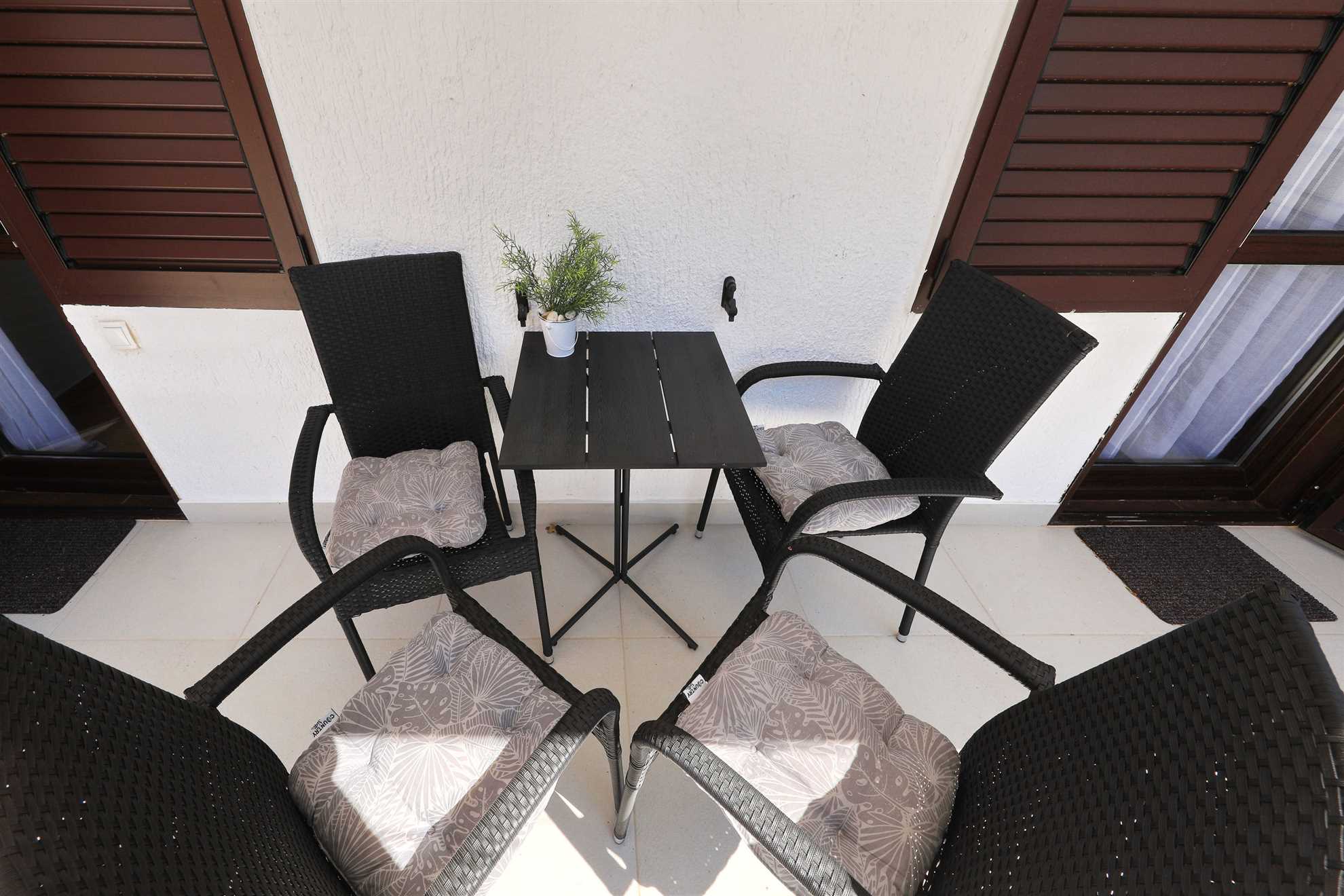 Hibis, No. 2, beautiful double room with bathroom just 150 m from the beach