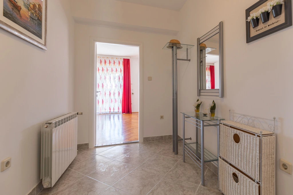 Marinko, br. 3, veliki apartman s bazenom