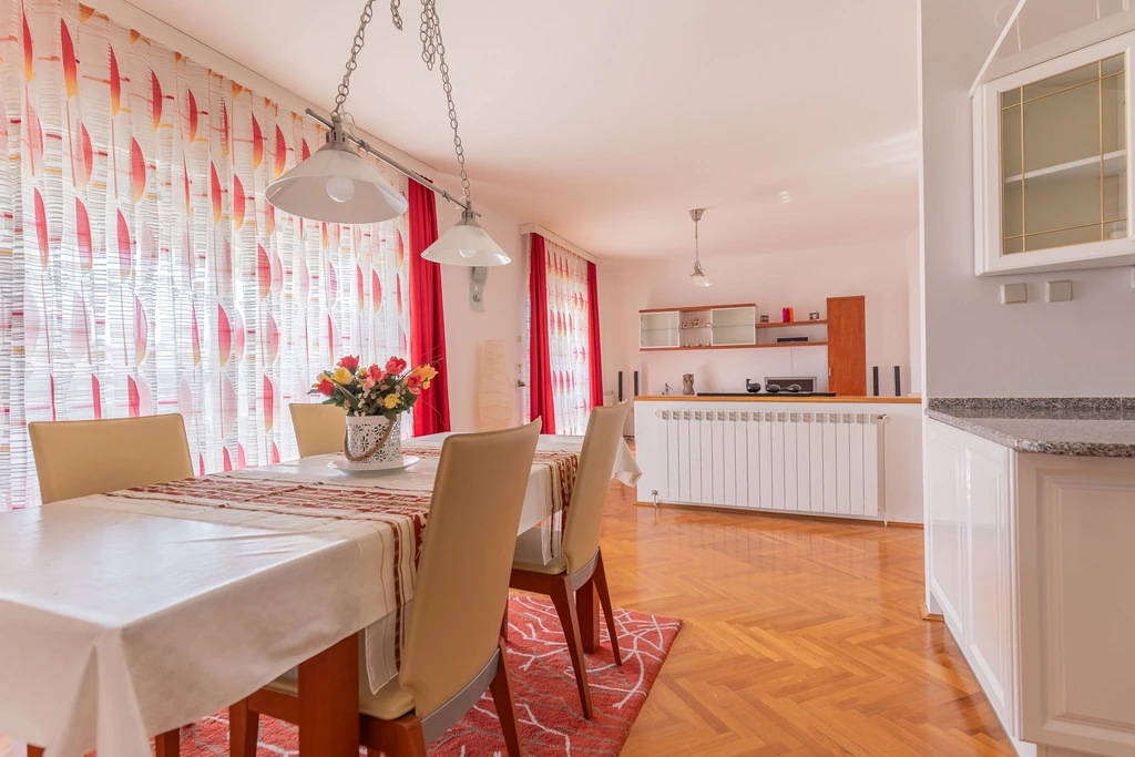 Marinko, br. 3, veliki apartman s bazenom