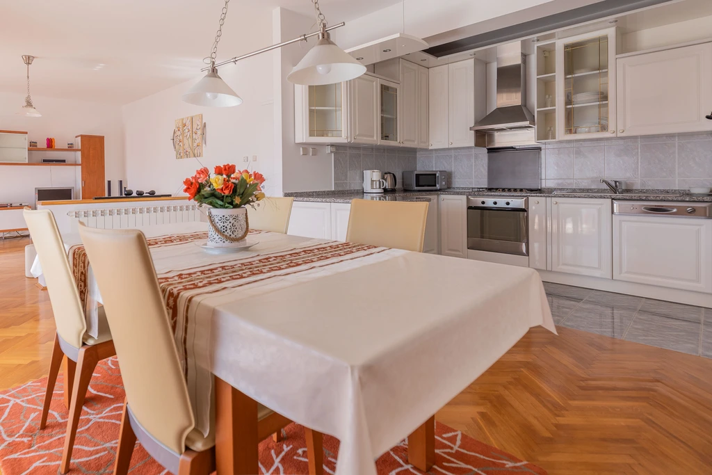 Marinko, br. 3, veliki apartman s bazenom