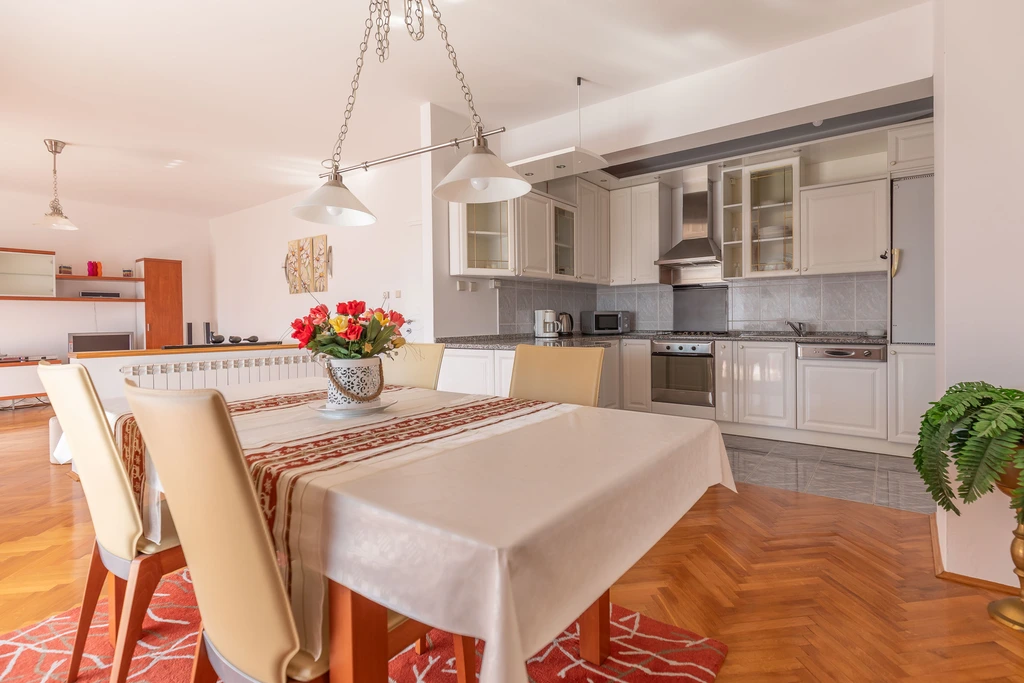 Marinko, br. 3, veliki apartman s bazenom