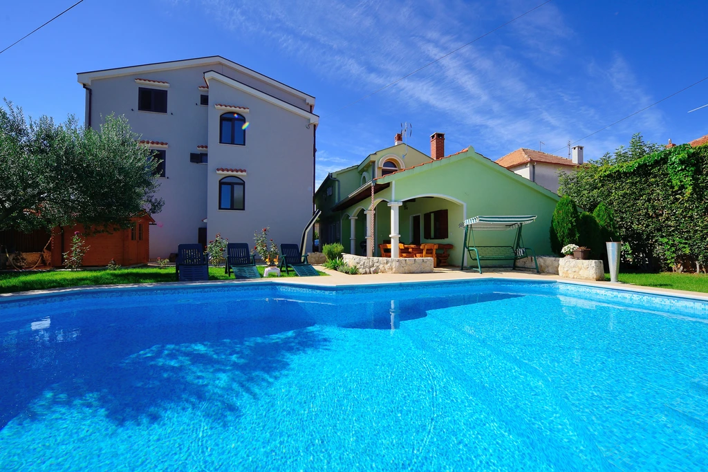 Marinko, br. 3, veliki apartman s bazenom