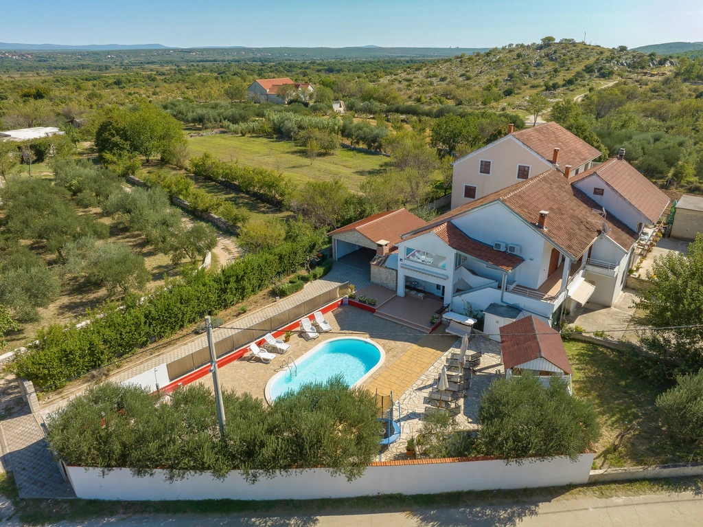 Polaca, kuća za odmor s bazenom, roštiljem i