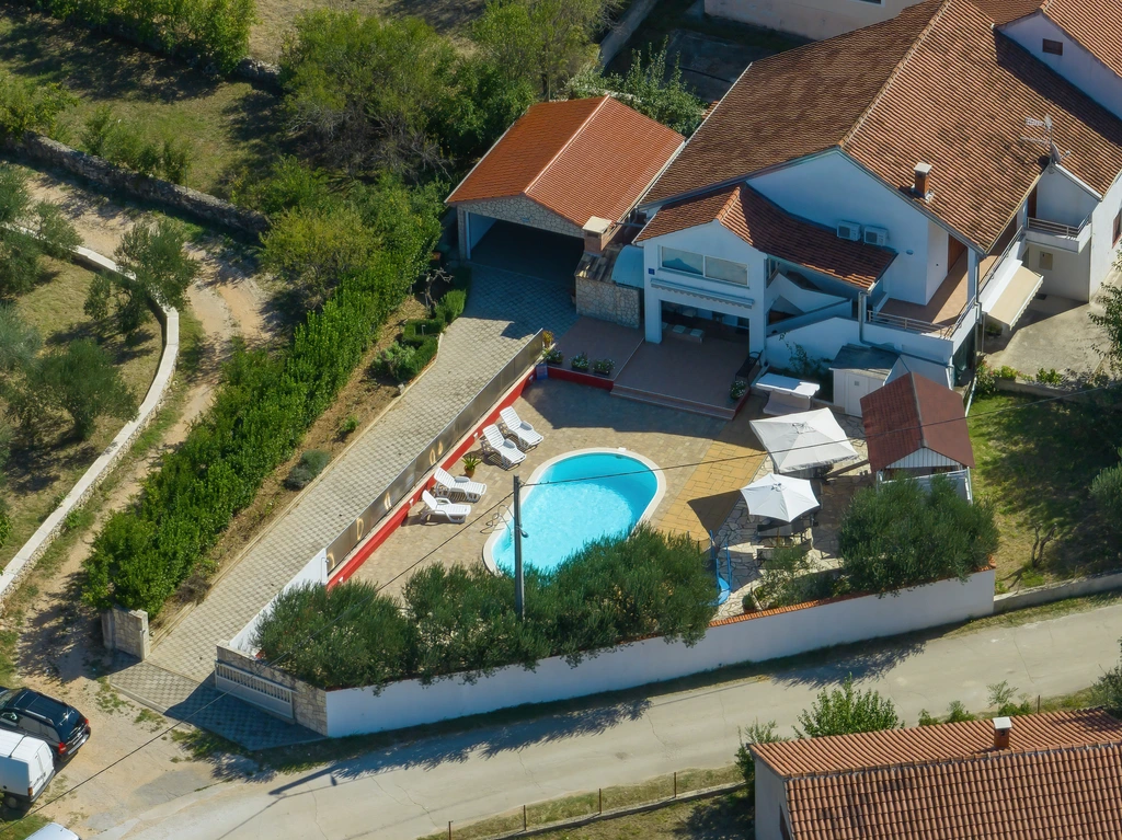 Polaca, kuća za odmor s bazenom, roštiljem i