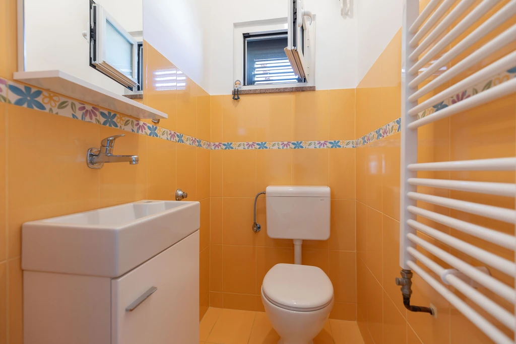 Marinko, br. 4, prostrani apartman s bazenom